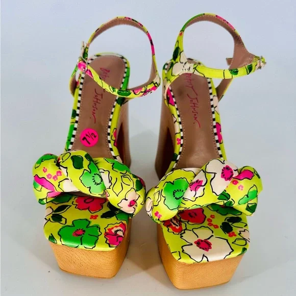Betsey Johnson Women's Mandee Floral Printed Platform Heeled Sandal Size 7.5. - Picture 4 of 8